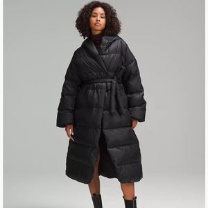 lululemon NWT Insulated Long Blanket Wrap - Size 6